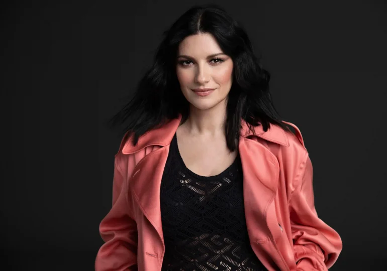 Laura Pausini se adentra en el universo de Bad Bunny con una versión de “Turista”
