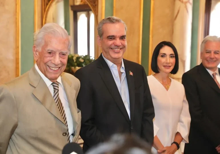 ¿Quién fue Mario Vargas Llosa? El peruano que recibió la nacionalidad dominicana y fue condecorado por el Gobierno