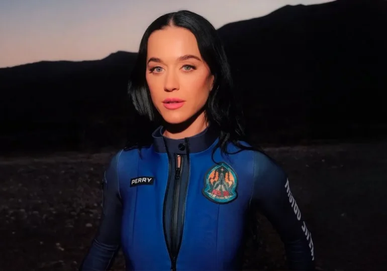 Katy Perry se convierte en la primera estrella pop en viajar al espacio
