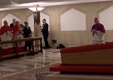 Video: El Vaticano inicia ceremonia fúnebre del Papa Francisco en Santa Marta