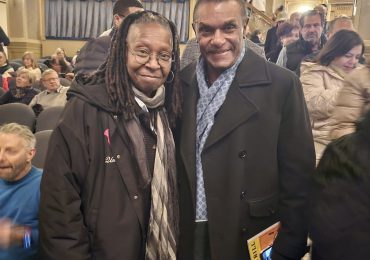 José Alberto “El Canario” comparte un emotivo encuentro con Whoopi Goldberg en Broadway