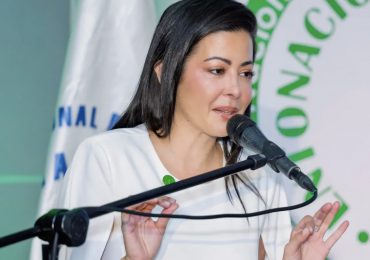 Daf Guzmán, madrina de la 30ª promoción de la Escuela Nacional de Locución Otto Rivera