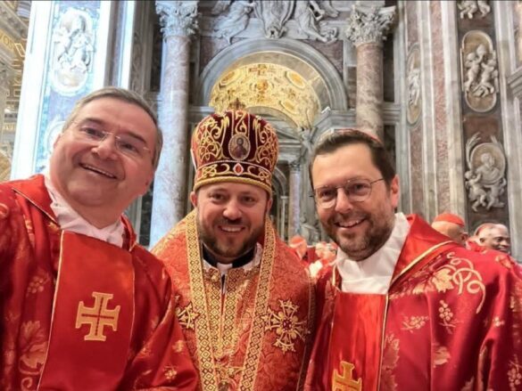 Entre las redes y el secreto: una nueva generación de cardenales se prepara para elegir al Papa