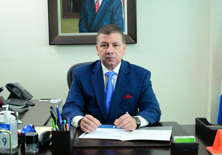 César Fernández dice Abinader “se fue en amargue” con las 15 medidas migratorias