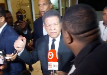 Leonel Fernández llega a dar el pésame a familia de Octavio Dotel