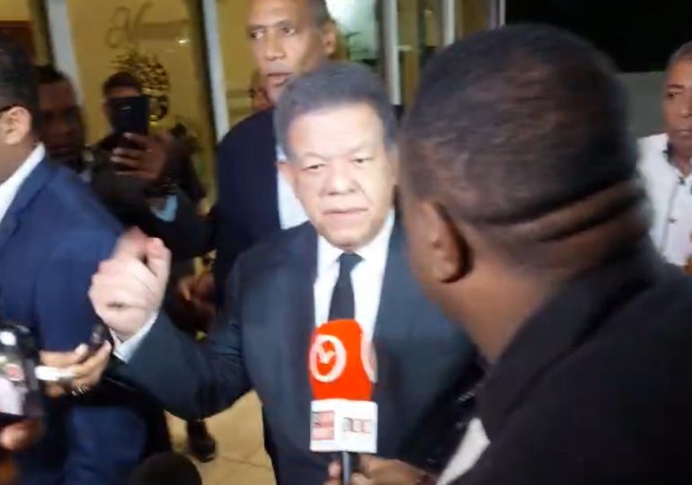 Leonel Fernández llega a dar el pésame a familia de Octavio Dotel