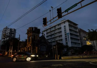 Apagón masivo deja a más de un millón de hogares sin electricidad en Puerto Rico