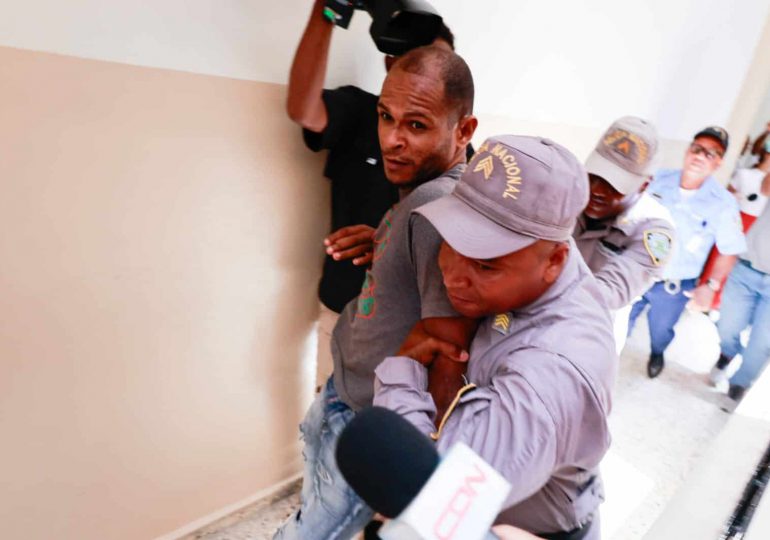 Prisiones informa que hombre le quitó la vida a niño en San Cristóbal recibe asistencia médica