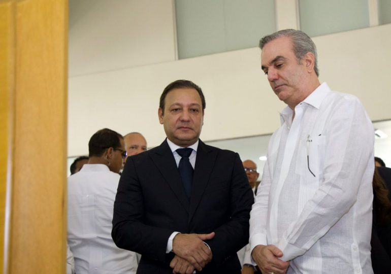 Abel Martínez exige a Abinader hacer cumplir la ley migratoria sin pactos ni presiones internacionales