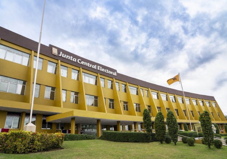 JCE presenta reglamento para el registro de firmas encuestadoras