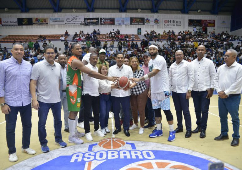 Ministro de Deportes dona un millón de pesos para Torneo de Baloncesto superior en La Romana