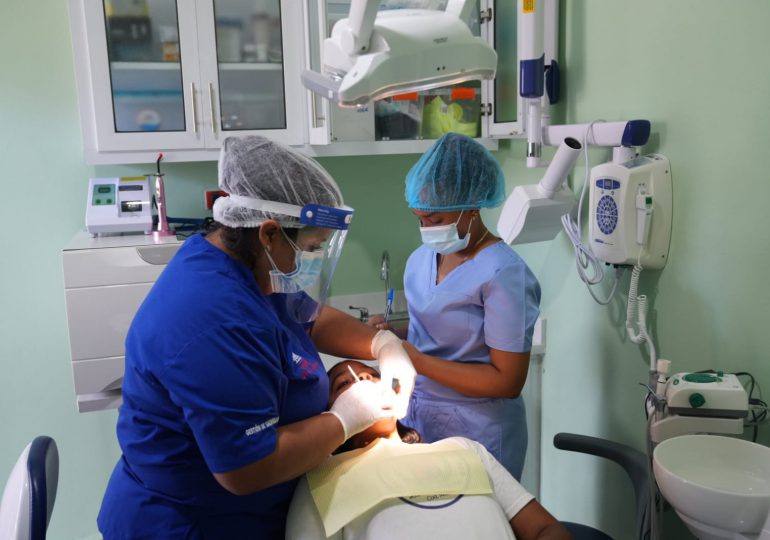 INABIE amplia servicios bucales gratuitos con 54 módulos fijos en escuelas a nivel nacional para atender a los estudiantes