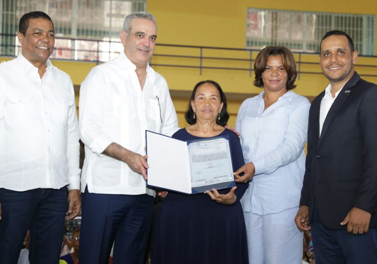 Presidente Abinader inicia programa de titulación municipal en Monte Plata