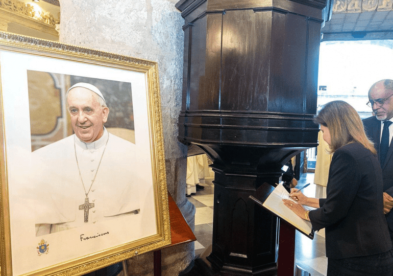 Video | Raquel Peña honra legado espiritual del papa Francisco en misa celebrada en la Catedral