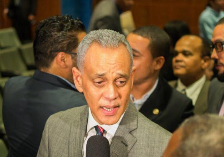 Manolo Pichardo dice que el canciller admite que el Gobierno delega funciones soberanas a organismos internacionales