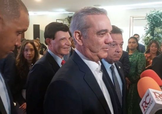 Abinader anuncia que iniciaran negociación para variar medida impuesta por Donald Trump