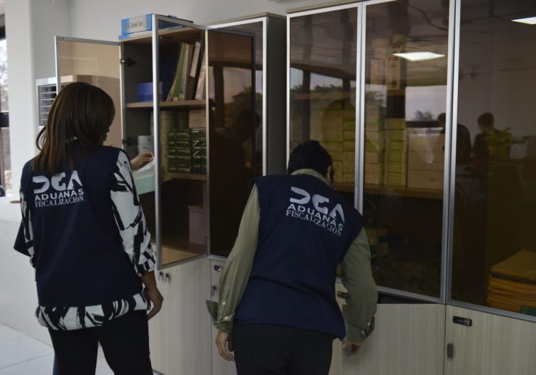 Aduanas fiscaliza tienda por departamentos de origen chino de la avenida Luperón