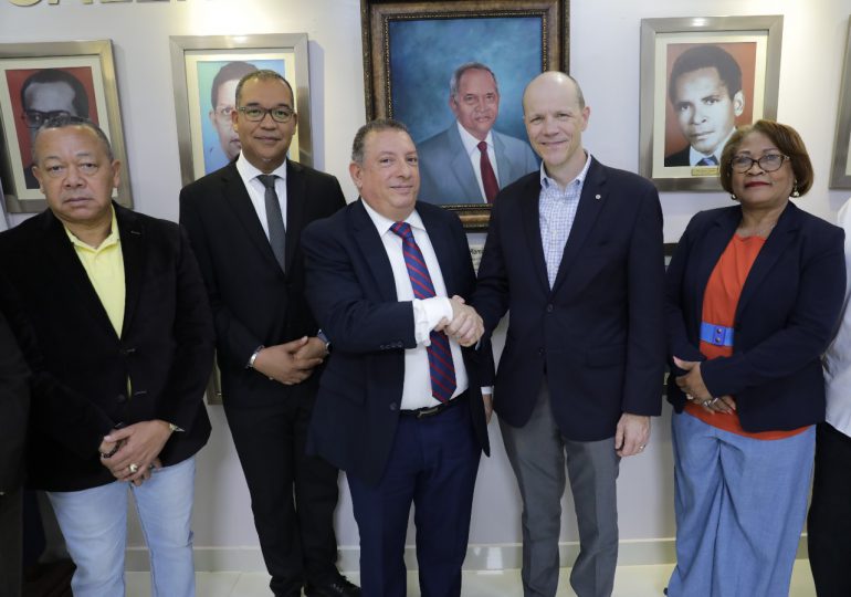 Realiza visita de cortesía del presidente de NCBA CLUSA a COOPNAMA