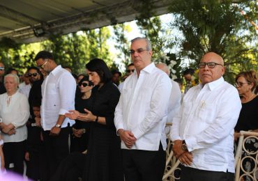 Abinader asiste al velatorio la gobernadora Nelsy Cruz