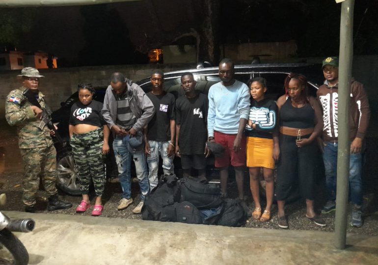 En Navarrete abandonan otra jeepeta con siete haitianos indocumentados