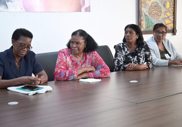 Gobierno anuncia aumento salarial del 30 % para las trabajadoras del hogar