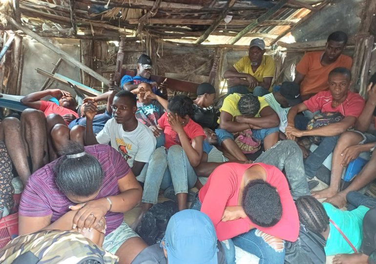 Video: Ejército localiza casucha donde estaban escondidos 26 inmigrantes indocumentados en San Juan de la Maguana