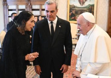 Presidente Abinader asistirá junto a su esposa Raquel Arbaje a la misa funeral de Su Santidad el papa Francisco
