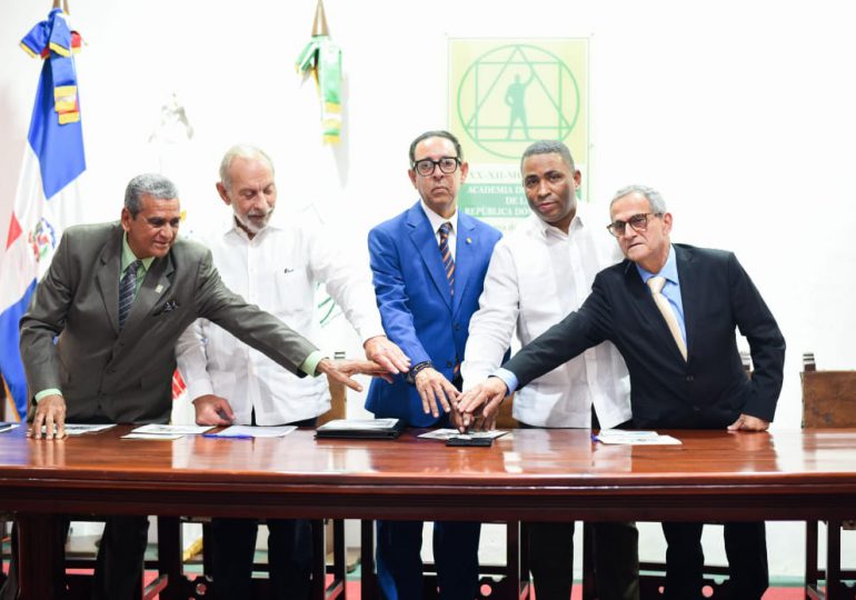 Realizan puesta en circulación de emisiones postales en homenaje a científicos dominicanos y la Dra. Idelisa Bonnelly