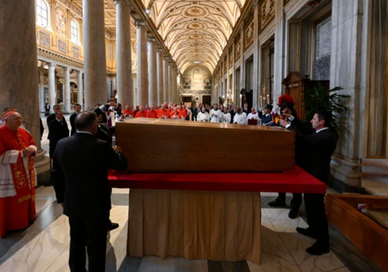 El papa Francisco descansa ya en su última morada