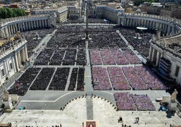 Líderes mundiales y miles de feligreses despiden al papa Francisco