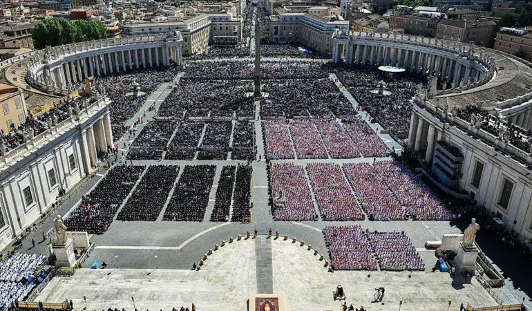 Líderes mundiales y miles de feligreses despiden al papa Francisco