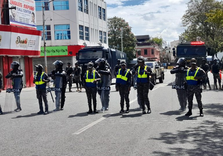 Parque Independencia está militarizado ante convocatoria a marcha de organización prohaitiana