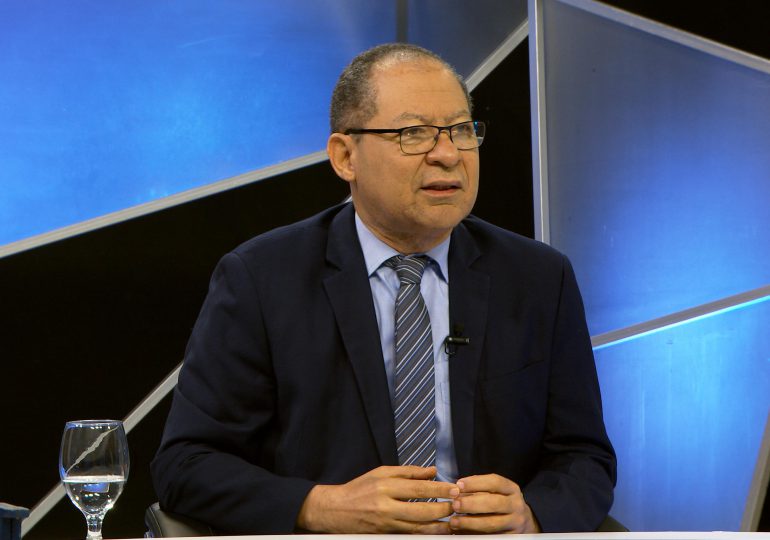 Psicólogo Vergés advierte sobre los peligros del acoso a un enfermo o parturienta por su status migratorio