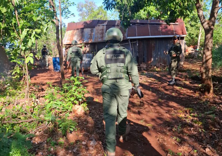 SENPA desmantela casuchas y detiene personas tras operativo realizado en Sierra de Bahoruco