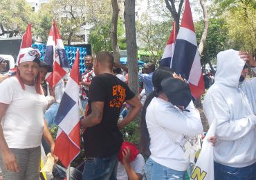 Transportistas respaldan medidas migratorias del Gobierno; sancionarán a choferes que monten indocumentados