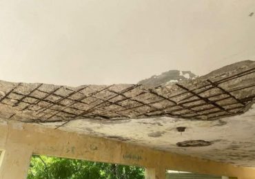 Video| Escuela al borde del colapso pone en riesgo cientos de estudiantes en El peñón de Barahona
