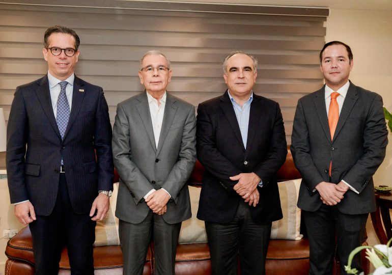 Danilo Medina y Johnny Pujols reciben a líderes del CONEP