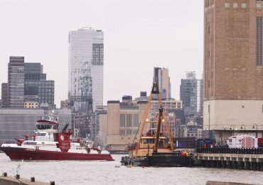 Seis españoles muertos al caer helicóptero en río Hudson de Nueva York, según alcalde