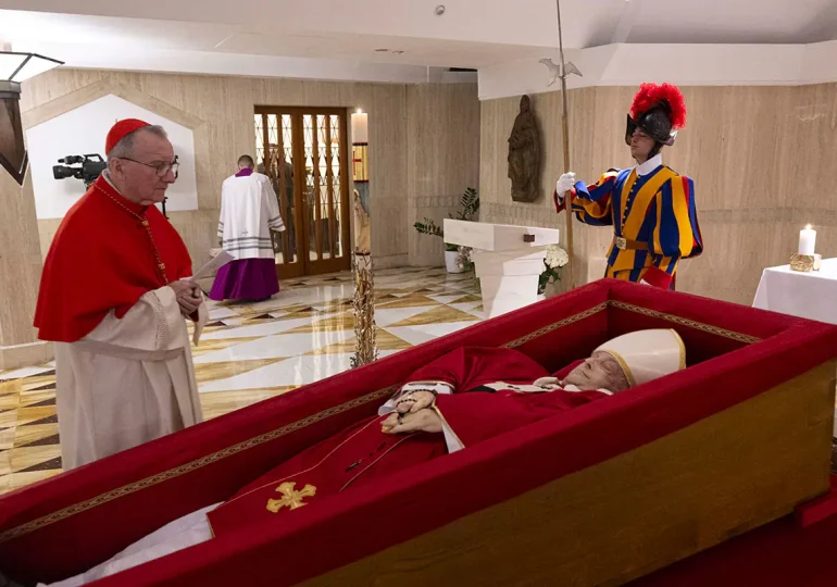 Cincuenta jefes de Estado y diez monarcas asistirán al funeral del papa (Vaticano)