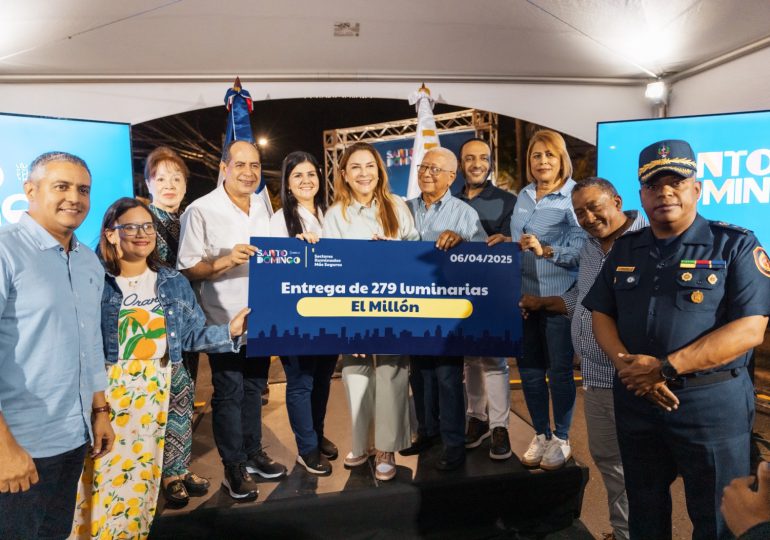 Carolina ilumina 41 calles en El Millón; residentes agradecen por mayor seguridad