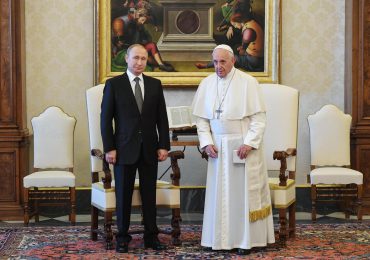Putin dice que el papa Francisco fue un defensor del humanismo y la justicia