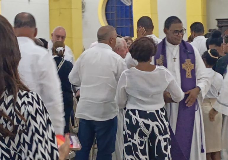 Obispo de Baní preside misa en memoria fallecidos a iniciativa Ayuntamiento San Cristóbal