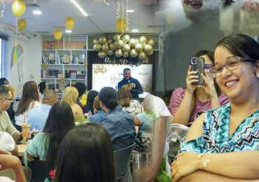 Librería Viviendo con Propósito celebra segundo aniversario con una noche de alegría y fe