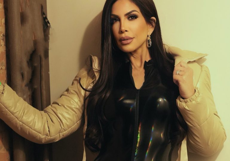 Haidy Cruz  da vida a Liz Encarnación  en Muñecas de Satín