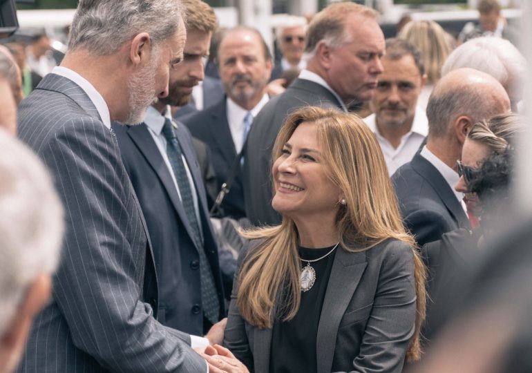 Rey de España, Abinader y Carolina Mejía inauguran monumento a la paz y la libertad en Malecón de SD