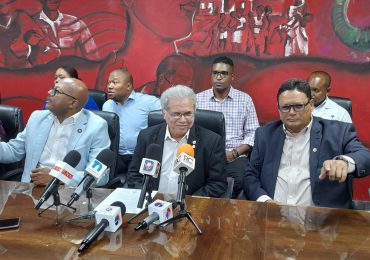 El Colegio Médico Dominicano acusa al ministro de Salud Pública de realizar cancelaciones injustificadas e ilegales contra médicos