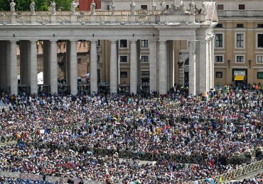 Unas 200.000 personas asisten a la misa de inicio de pontificado de León XIV