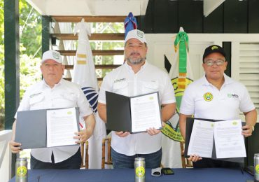 Presidente de Coopnama y ministro de Medio Ambiente firman convenio para fortalecer voluntariado “Ecohéroes Ciudadanos”