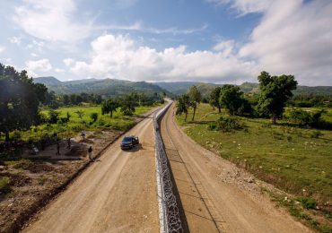 Ministro de Defensa refuerza vigilancia en Elías Piña y proyecta nuevo mercado fronterizo