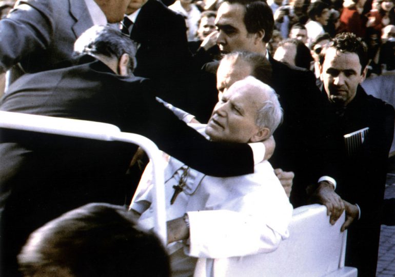 Un día como hoy intentaron asesinar al papa Juan Pablo ll en plena Plaza de San Pedro
